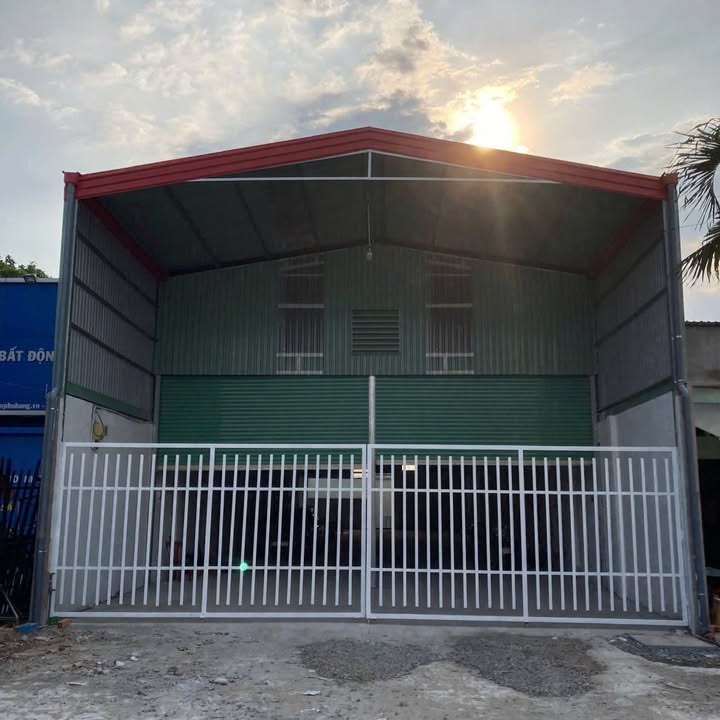 Nhà xưởng Thuận An 480m² giá chỉ 10 tỷ - Vị trí vàng gần vòng xoay An Phú!