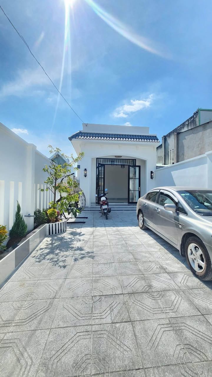 Nhà riêng đường Nguyễn Văn Linh, Tây Ninh 176m² giá 2.35 tỷ - Thiết kế hiện đại, sẵn sàng vào ở!