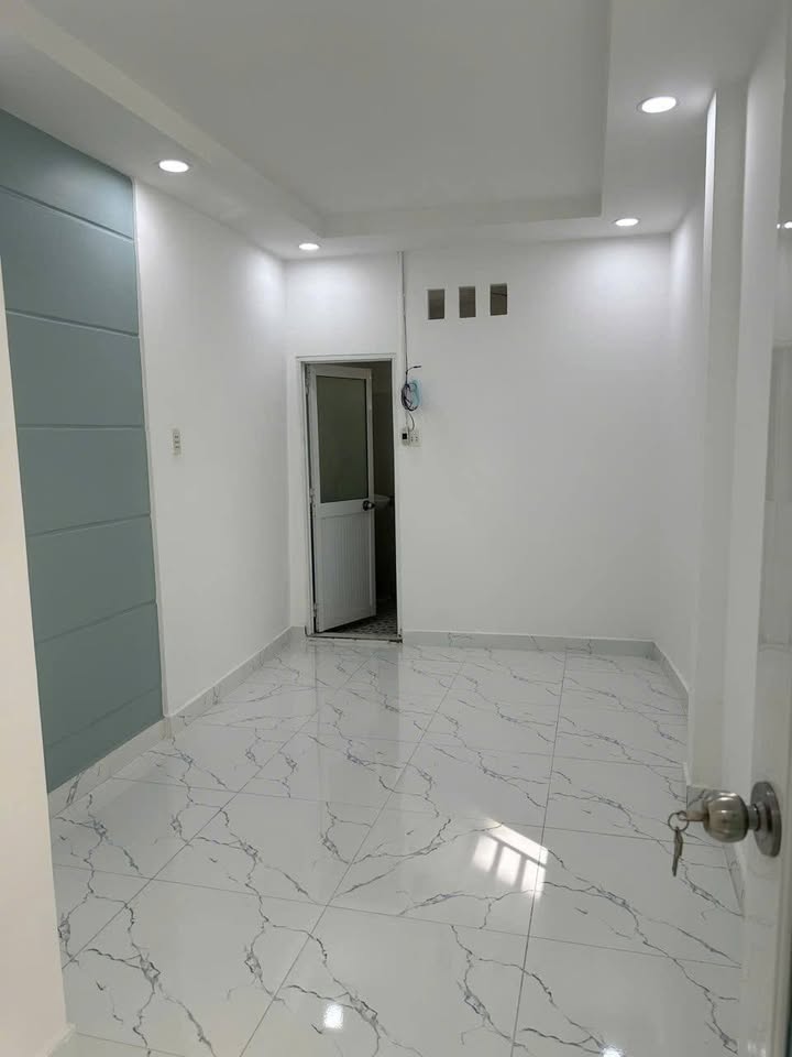 Nhà hẻm xe hơi đường Cách Mạng Tháng 8, Q3 - 25m² giá 12 triệu - Thích hợp kinh doanh và ở ngay!