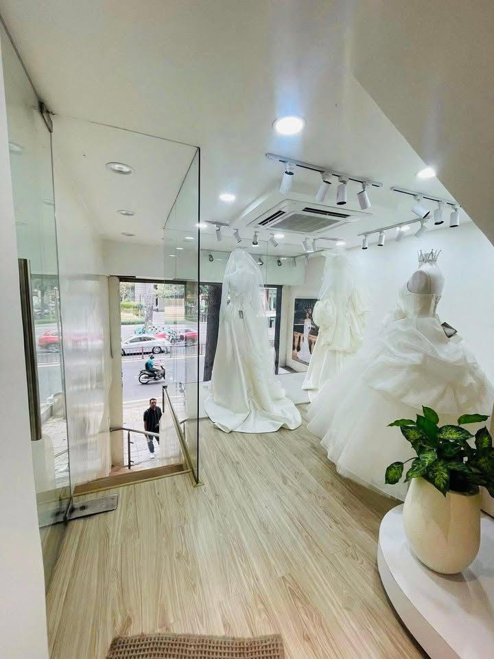 Cho thuê nhà mặt tiền đường 3/2, Quận 10 - Diện tích 67.5m², phù hợp kinh doanh sầm uất!