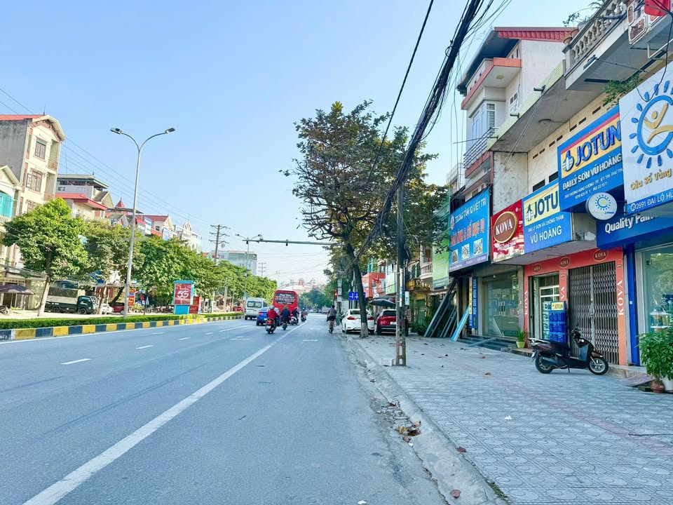 Bán đất mặt phố Hùng Vương Việt Trì 138m² giá 10.8 tỷ - Tặng nhà ở ngay!