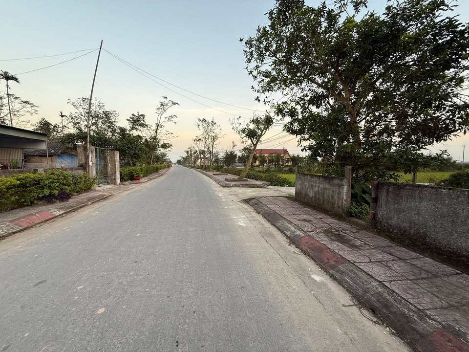 Đất nền Trục Chính, Thạch Thắng 120m² giá 1.1 tỷ - Khu dân cư đông đúc, vị trí đẹp!