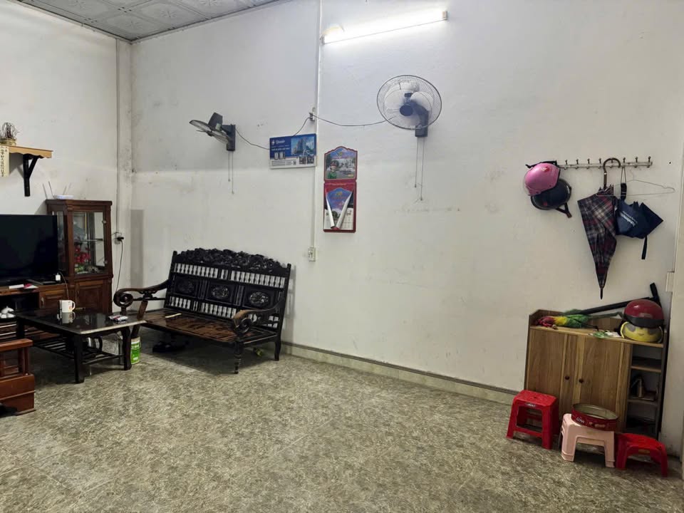 Nhà C4 100m² đường Dương Quảng Hàm, Lào Cai - Chỉ 1.86 tỷ - Hướng Đông Bắc