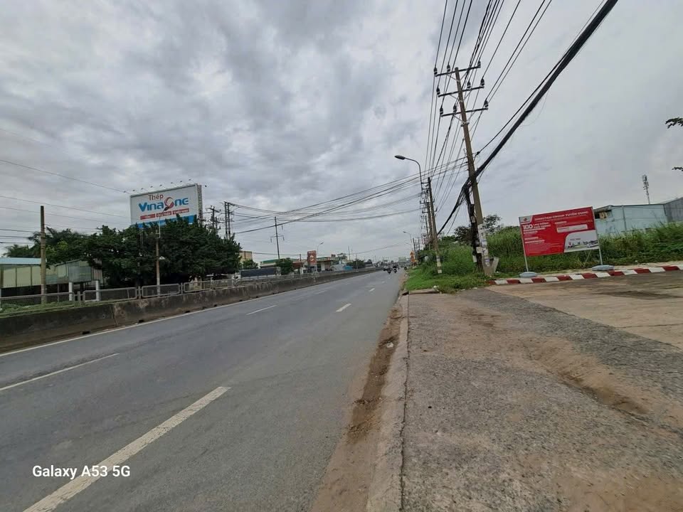 Đất thương mại dịch vụ mặt tiền Quốc lộ 1A, Bến Lức 9800m² - Cơ hội đầu tư tuyệt vời!