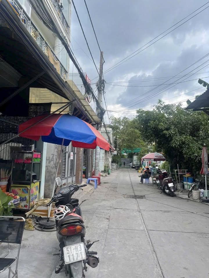 Townhouse Bình Tân 219m² giá 11.8 tỷ - Đầu tư sinh lời hấp dẫn!