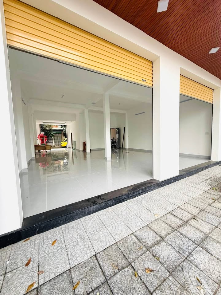 Cho thuê căn nhà 2 tầng mặt tiền đường Trường Chinh 130m² - Kinh doanh sầm uất!