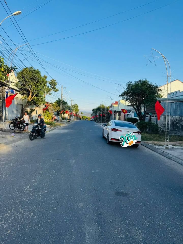 Lô đất Đak Cấm, Kon Tum 175m² giá 1.5 tỷ - Vị trí đẹp, thoáng đãng!