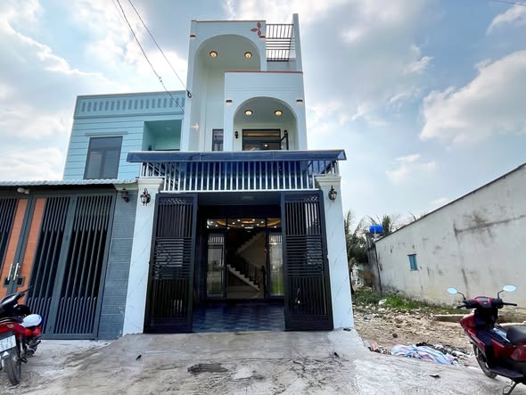 Nhà đẹp Đức Hòa 111m² giá 2.75 tỷ - Sẵn sàng vào ở ngay!