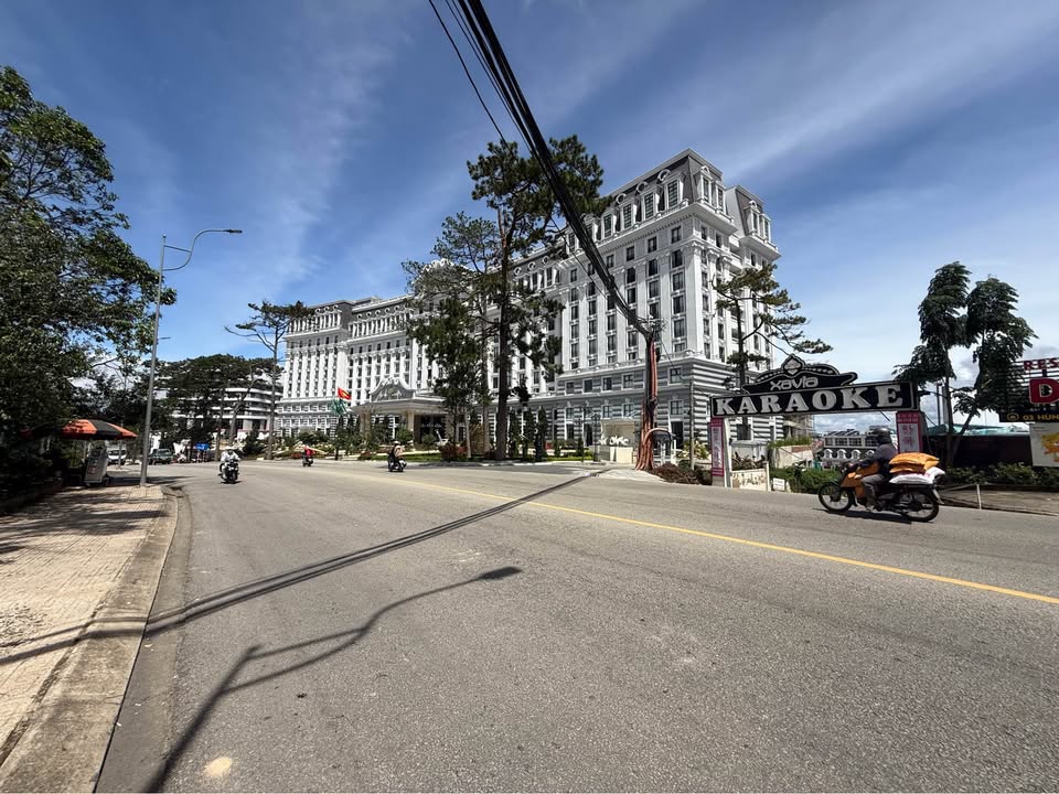 Cần bán homestay đường Hùng Vương, Đà Lạt 450m² giá 22 tỷ - Kinh doanh sinh lời ngay!