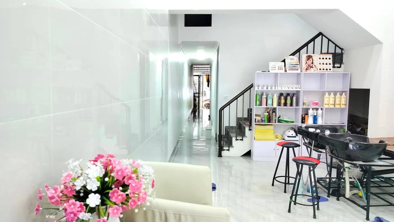 Bán nhà 2 tầng mặt đường Lý Thường Kiệt, Ngọc Hà 90m² giá 4 tỷ - Đầu tư sinh lời hấp dẫn!