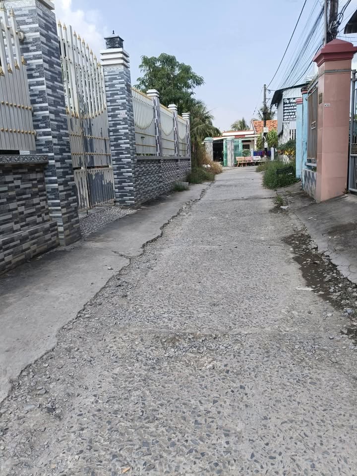 Căn nhà kiên cố tại Ấp Chợ, Kiểng Phước, Gò Công Đông 256m² giá 1.5 tỷ - Tiện nghi đầy đủ!