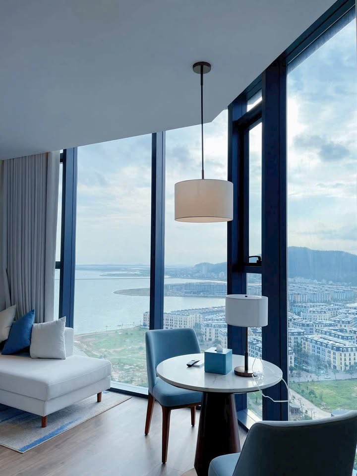 Căn hộ À La Carte Hạ Long 40m² giá 2.7 tỷ - Căn góc view biển tuyệt đẹp!