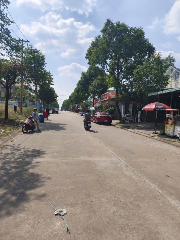 Đất nền Thới Hòa, Bến Cát 150m² giá 2.4 tỷ - Vị trí đẹp cho kinh doanh!