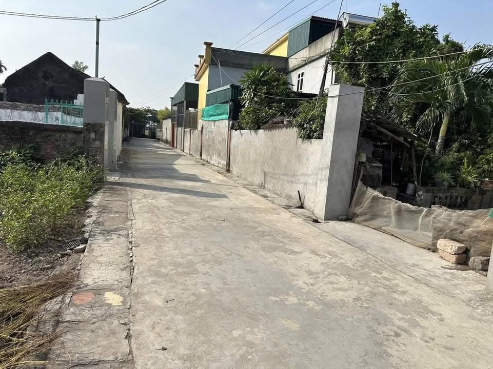 Đất Vũ Công Kiến Xương 108m² giá 400 triệu - Ô tô vào tận đất!