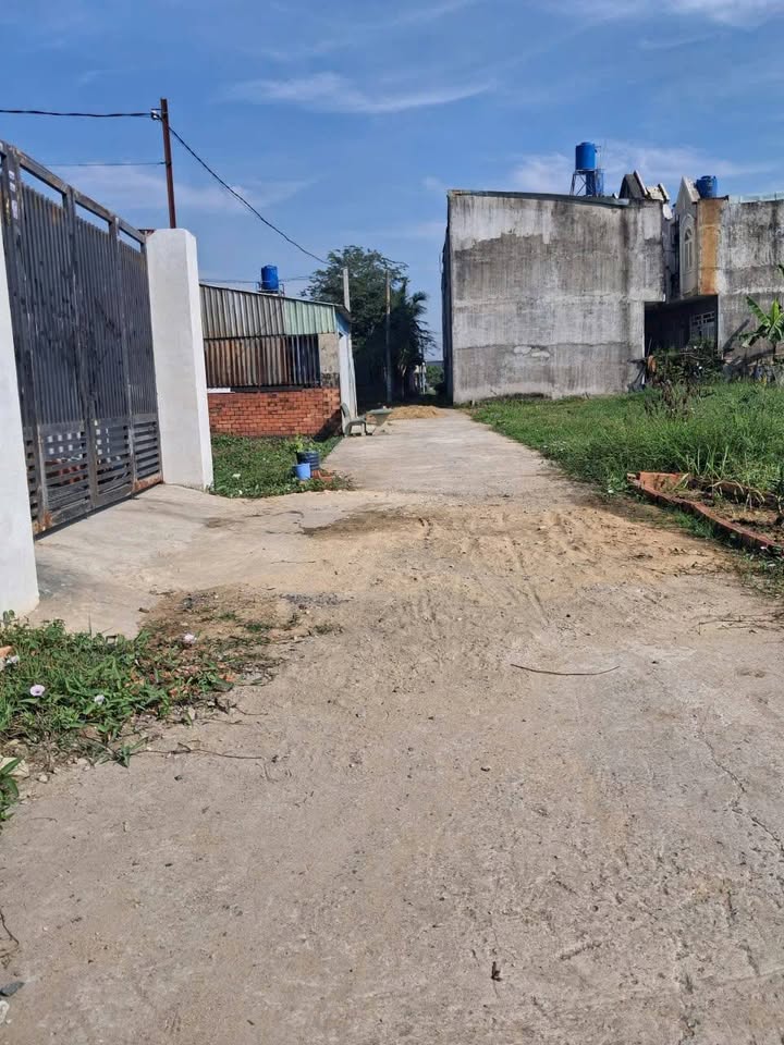 Đất thổ cư 128m² tại Mỹ Hạnh Nam, Đức Hòa - Sổ hồng chính chủ giá 1.05 tỷ!