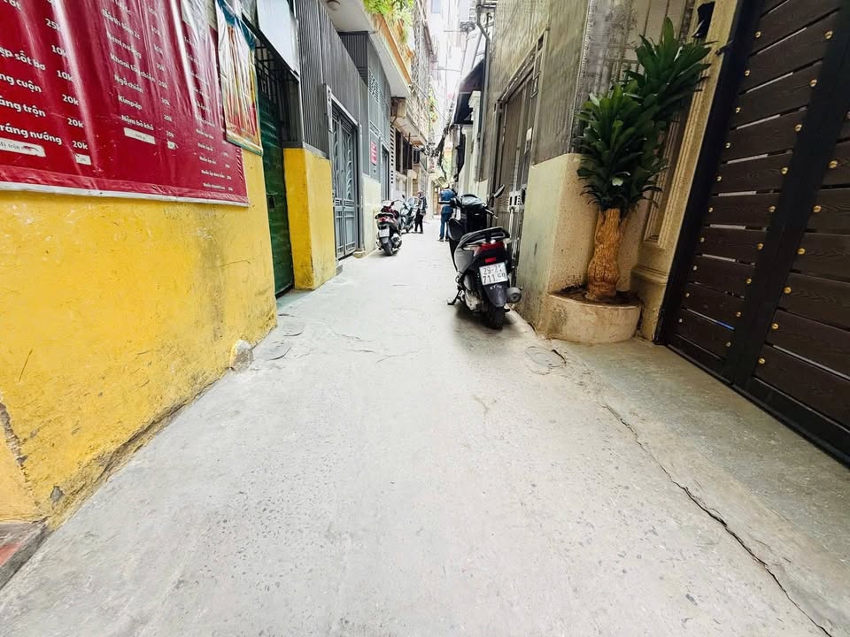 Nhà phố Hào Nam Đống Đa 50m² giá 13.8 tỷ - Đầu tư sinh lời ngay!