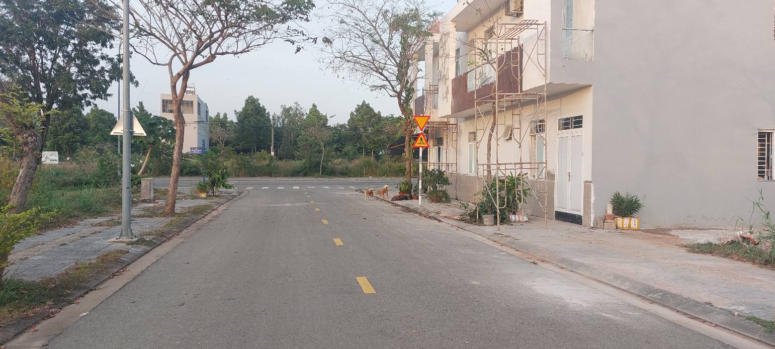 Nhà mặt tiền Lương Hữu Khánh, phường Long Tâm, 102m² - Giá bán gấp chỉ 2.4 tỷ!