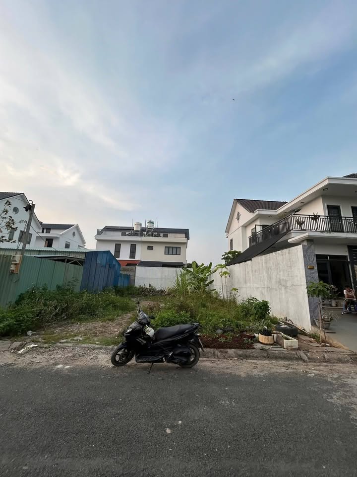 Đất nền KDC Đông Dương Quận 9 200m² giá 8.5 tỷ - Xây nhà ngay!