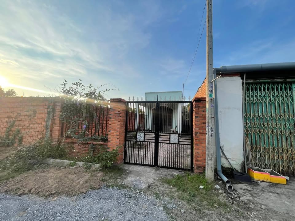 Nhà cấp 4 Phú Hòa Đông 150m² giá 1.6 tỷ - Thương lượng hợp lý!