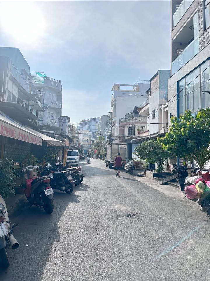 Nhà mặt tiền đường Khuông Việt Tân Phú 60m² giá 4.9 tỷ - Cơ hội đầu tư sinh lời!