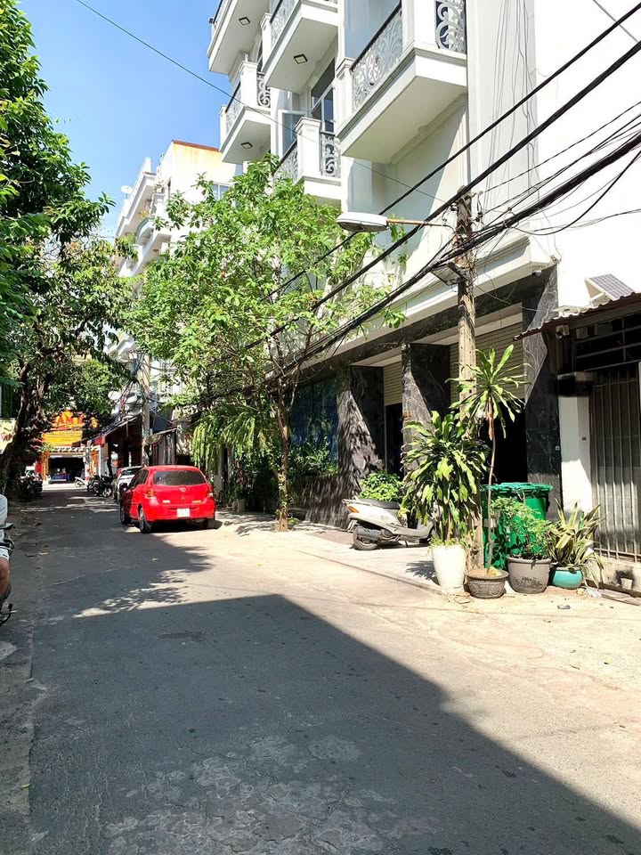 Nhà phố Tân Sơn, Tân Bình 104m² giá 12 tỷ - Hẻm ô tô vào tận nhà!