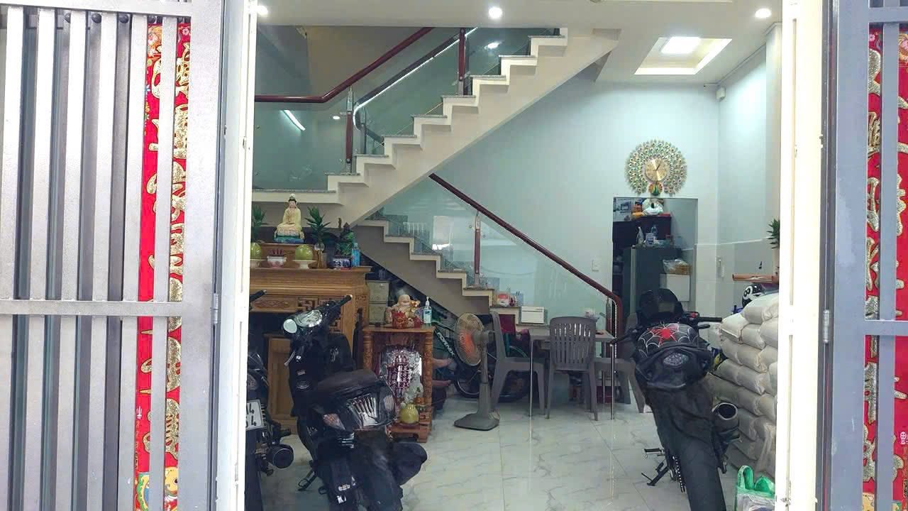 Nhà 4 tầng Lãnh Binh Thăng 50m² giá 6.95 tỷ - Khu cư xá an ninh, đầy đủ tiện ích!