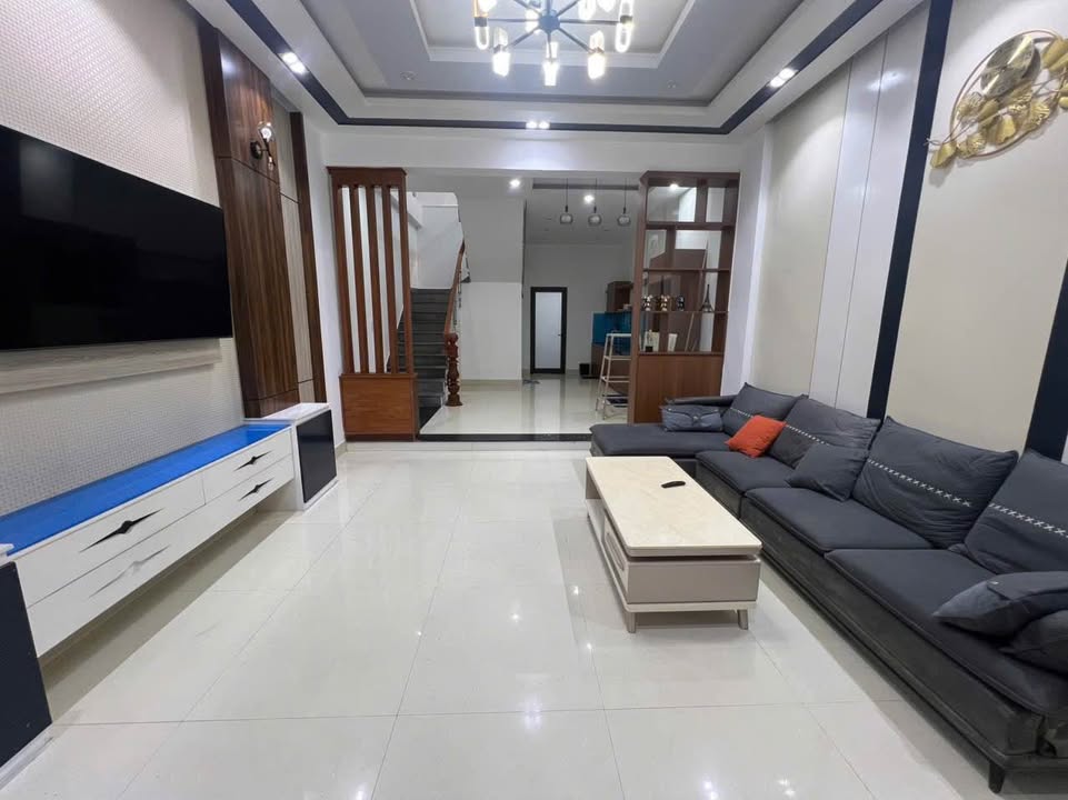Nhà 2 tầng Hòa Minh 4, Đà Nẵng 80m² giá 6.7 tỷ - Nội thất đầy đủ, sát biển!