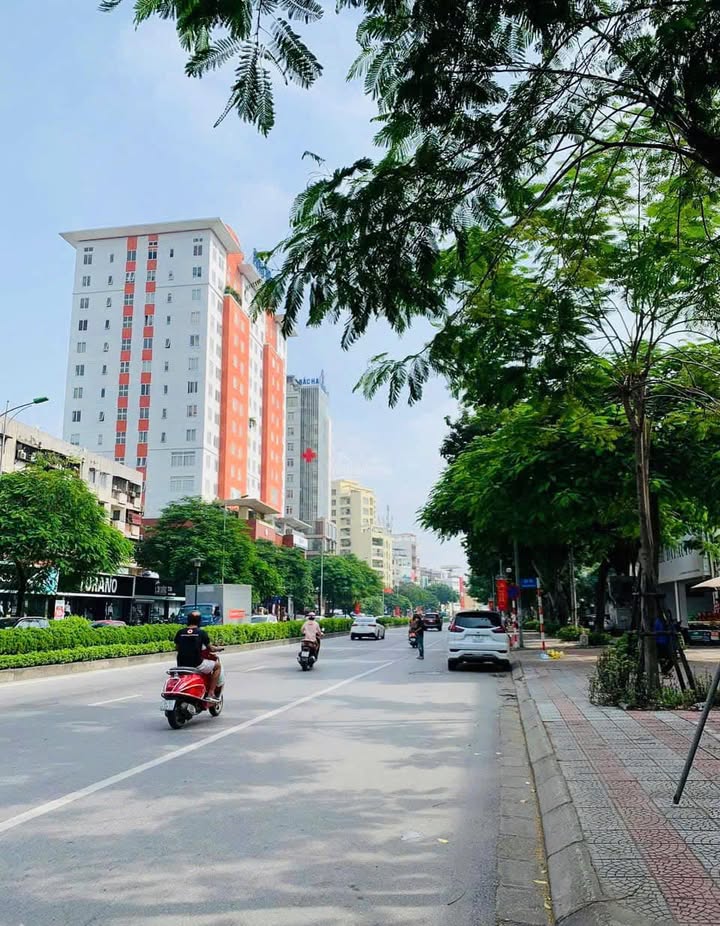 Nhà mặt phố Nguyễn Văn Cừ, Long Biên 112m² giá 30 tỷ - Đầu tư sinh lời ngay!