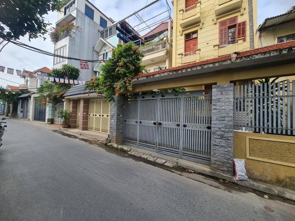 Nhà Ngọc Thụy 110m² giá 15 tỷ - Ô tô tránh, mặt chợ sầm uất!