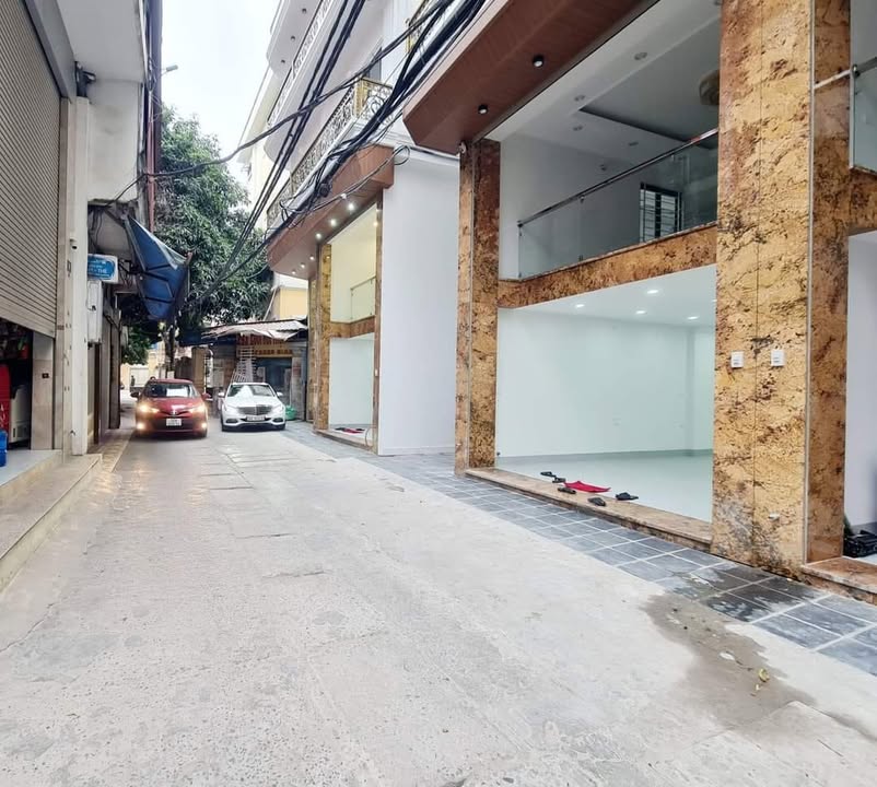 Nhà 5 tầng Thạch Bàn 54m² giá 6.8 tỷ - Đẹp như mới, chính chủ bán gấp!