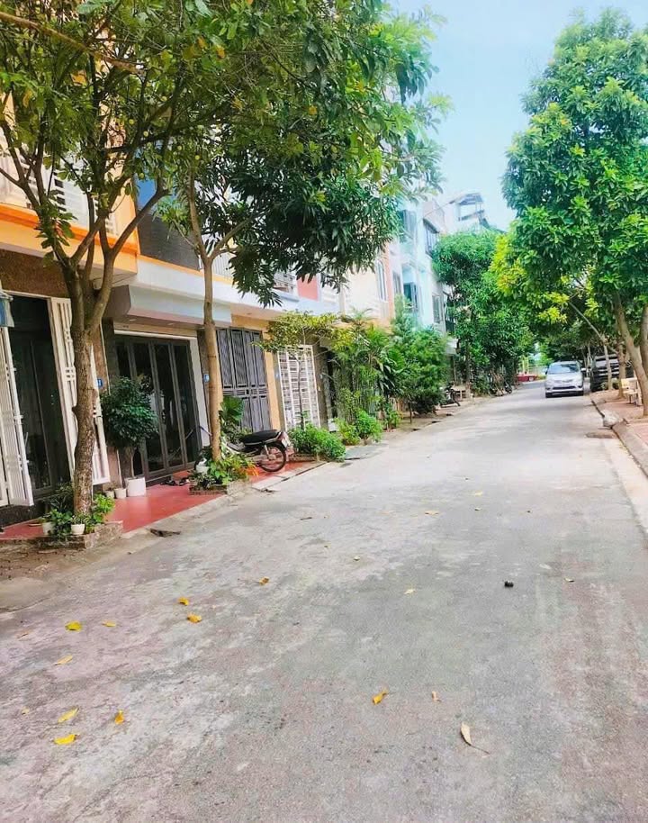 Đất nền TĐC Giang Biên Long Biên 44.2m² giá 4.426 tỷ - Hướng Đông view vườn hoa