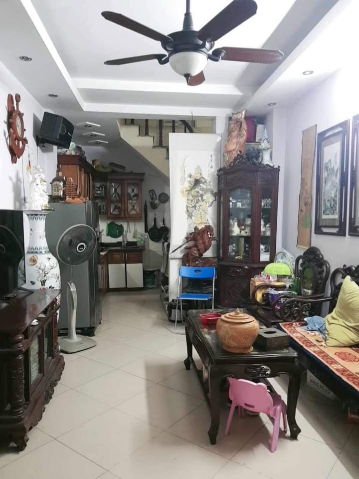 Nhà bán Bồ Đề Long Biên 32m² giá 3.6 tỷ - Ngõ rộng, ô tô vào tận nơi!