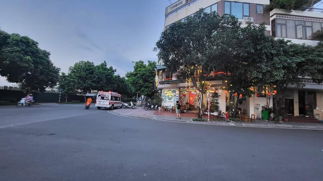 Nhà C4 52m² phố Thạch Bàn, Long Biên giá 2 tỷ - Cách Aeon chỉ 500m!