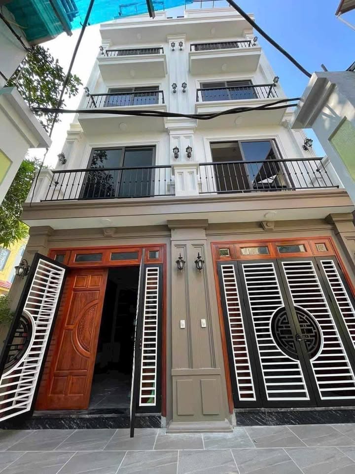 Nhà Thạch Bàn, Long Biên 38m² giá thỏa thuận - Thiết kế hiện đại, gần trường học!