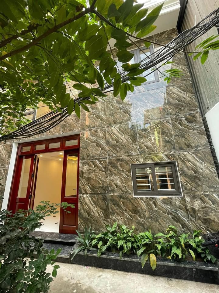 Nhà 5,5 tầng Thạch Bàn, Long Biên 31m² - Ô tô đỗ tận cửa!