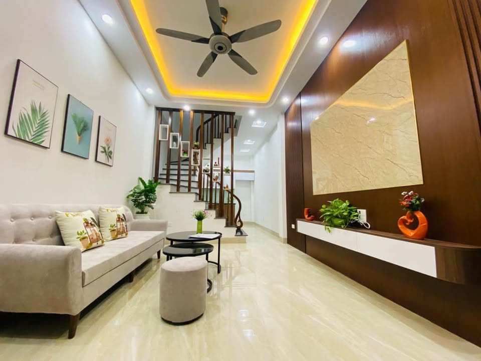 Nhà 5 tầng mới 32m² phố Ngọc Lâm giá 4 tỷ - Full nội thất, sẵn sàng ở ngay!