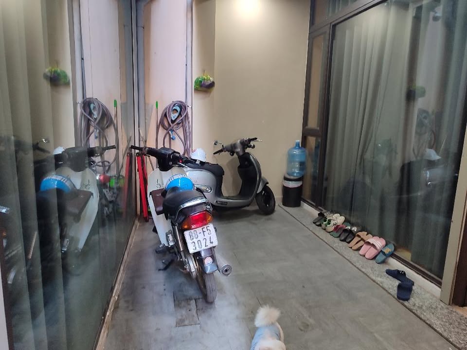 Nhà phố Bồ Đề Long Biên 33m² giá 3.65 tỷ - Ô tô đỗ cửa, ngõ thông thoáng!