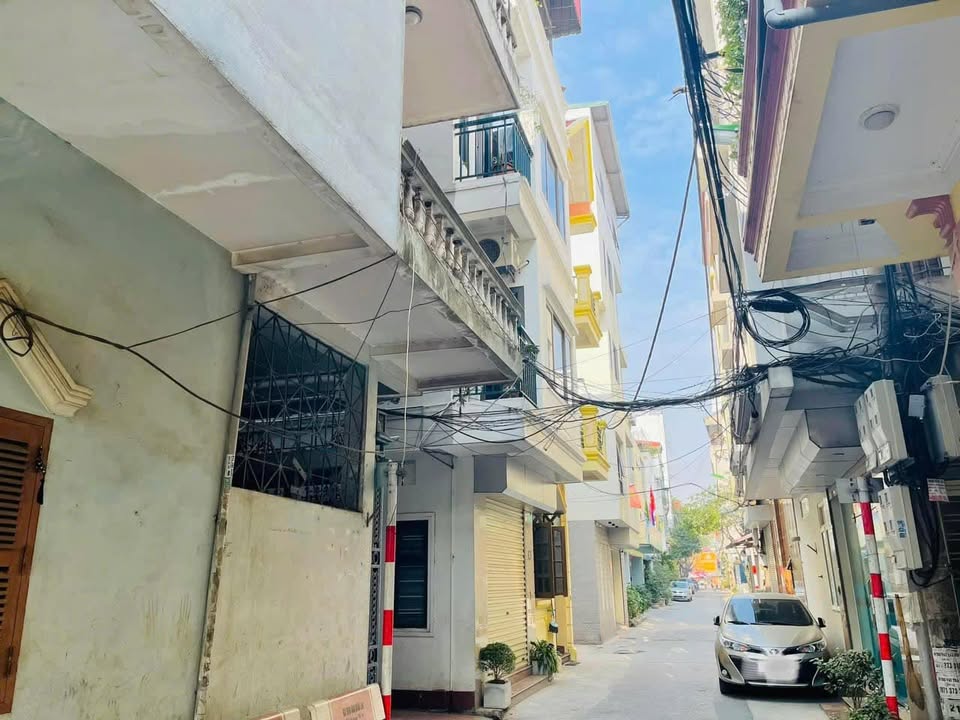 Nhà riêng Giang Biên Long Biên 80m² giá 6.5 tỷ - Ngõ thông ô tô thoải mái!
