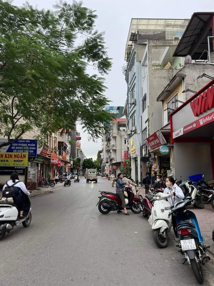 Nhà mặt phố Bồ Đề 35m² giá 5 tỷ - Kinh doanh sinh lời ngay!