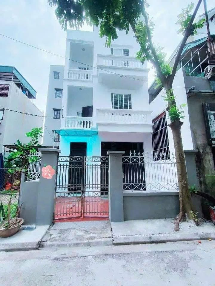 Nhà 3.5 tầng Giang Biên Long Biên 75m² giá 6.95 tỷ - Chính chủ bán gấp!