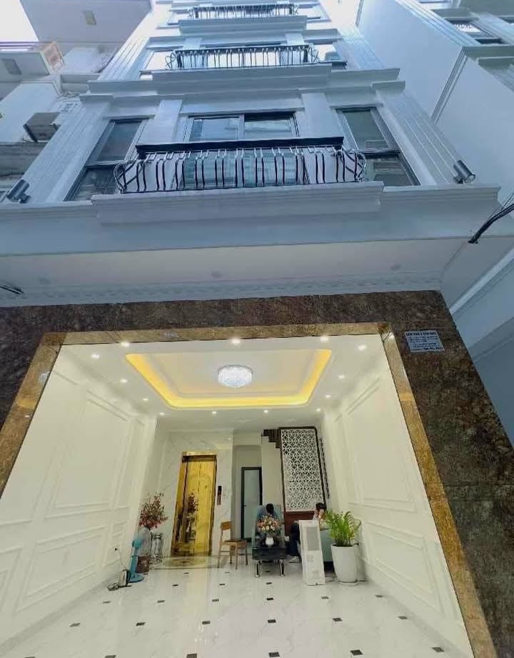 Nhà phố Việt Hưng 62m² giá 7.7 tỷ - Thang máy nhập khẩu, nội thất sang trọng!