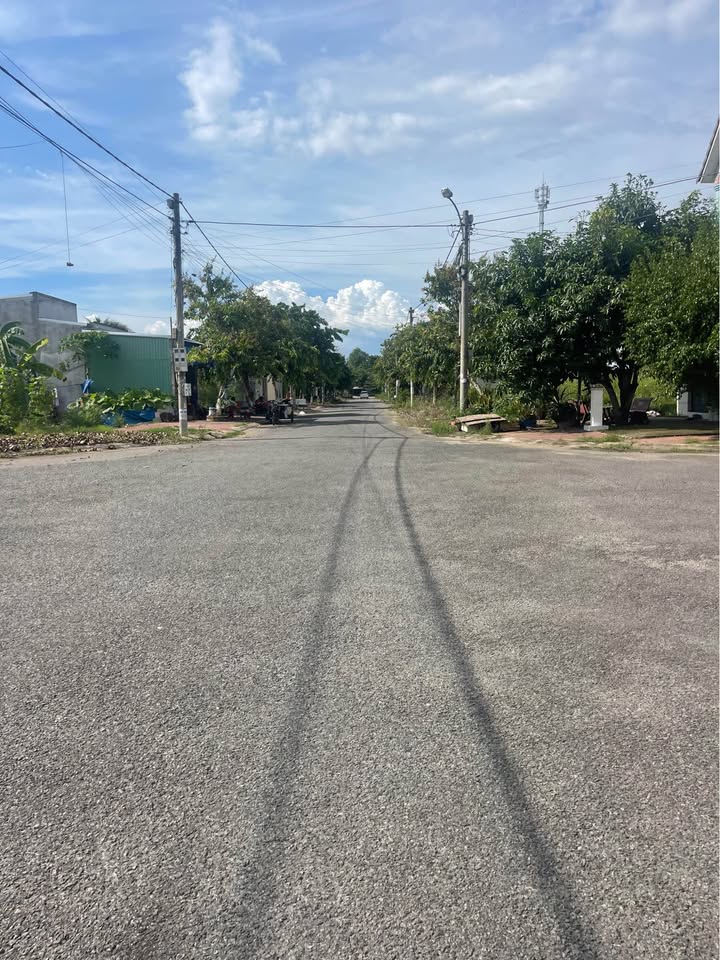 Đất thổ cư 156m² tại Phú Quới, Vĩnh Long - Gốc 2 mặt tiền, giá chỉ 2 tỷ!