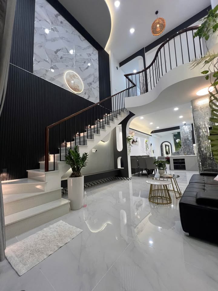 Nhà phố hiện đại Phong Nẫm 84m² giá 2.39 tỷ - Thiết kế sang trọng, tiện nghi!