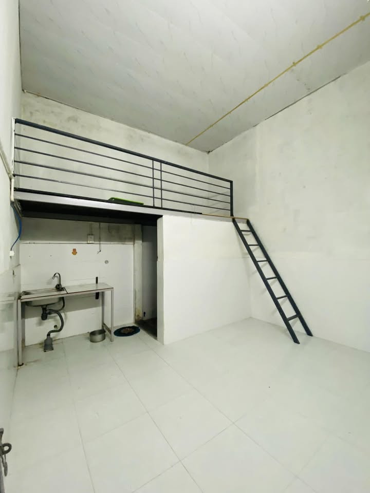 Phòng Gác Lửng Đường Nguyễn Khoa Chiêm, Đà Nẵng 2 triệu - Yên tĩnh, thoải mái sống!