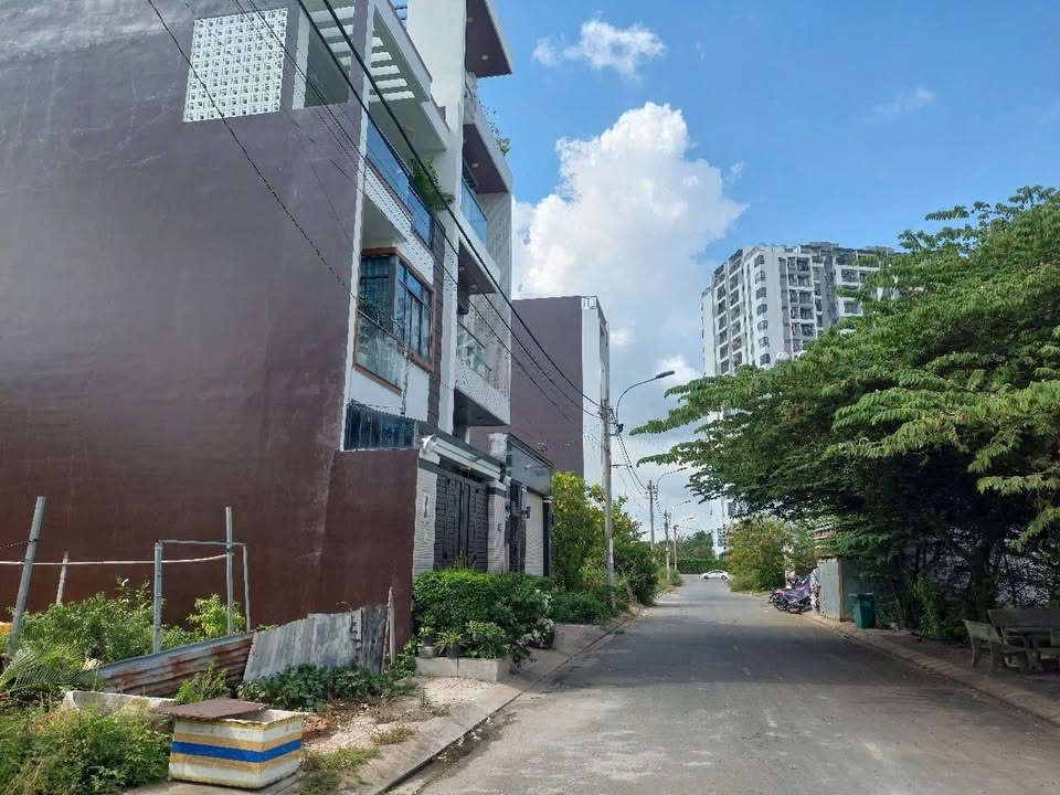 Đất nền Phú Hữu Quận 9 diện tích 88m² giá 6.2 tỷ - Vị trí đắc địa ngay vòng xoay Phú Hữu!