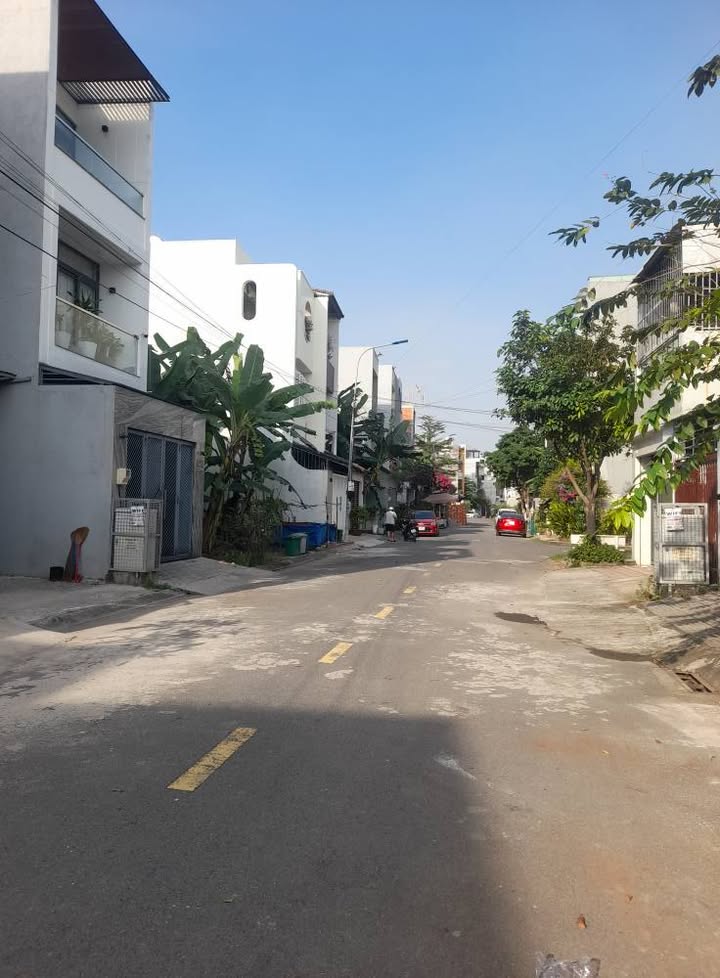 Nhà đẹp hẻm 68 Bưng Ông Thoàn, Thủ Đức 64.5m² giá 7.9 tỷ - Sổ hồng chính chủ!