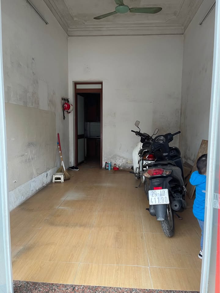 Cho thuê nhà tầng 1 mặt đường Hoàng Quốc Việt 15m² giá 10 triệu - Mặt tiền rộng, kinh doanh thuận lợi!