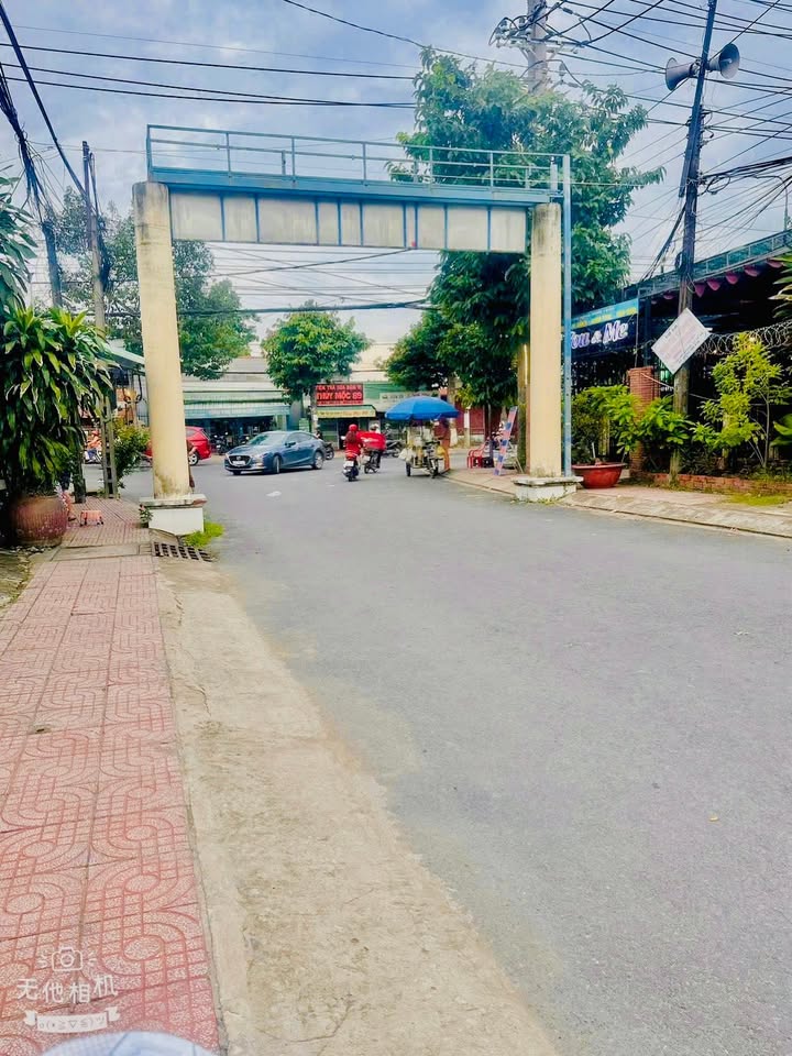 Nhà phố Tân Hạnh, Vĩnh Long 110m² giá 3.4 tỷ - Phong thủy tốt, gần trường học!