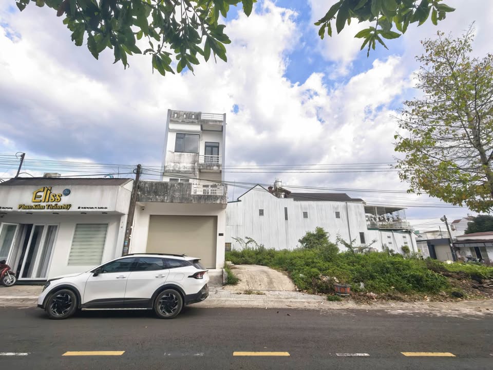 Nhà mặt tiền Bùi Thị Xuân, Bảo Lộc 75m² giá 7 triệu - Mặt tiền đắc địa cho thuê ngay!