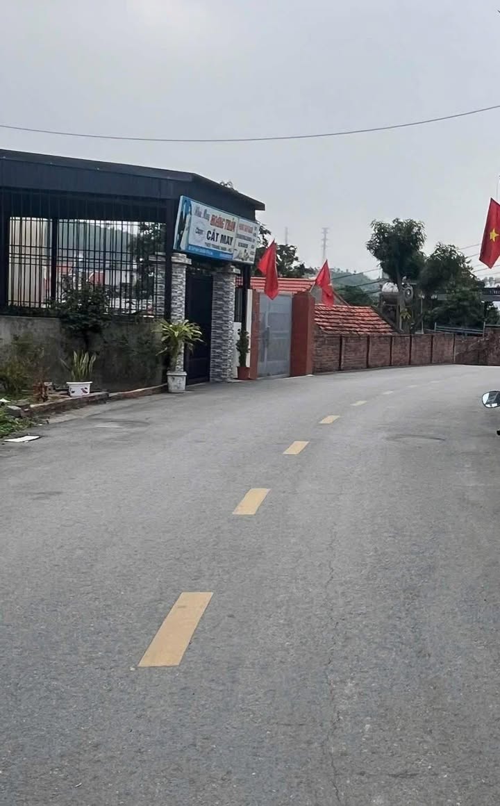 Bán nhà cấp 4 Hạ Long 96m² giá 2 tỷ - Vị trí đẹp gần chợ Hà Khẩu!